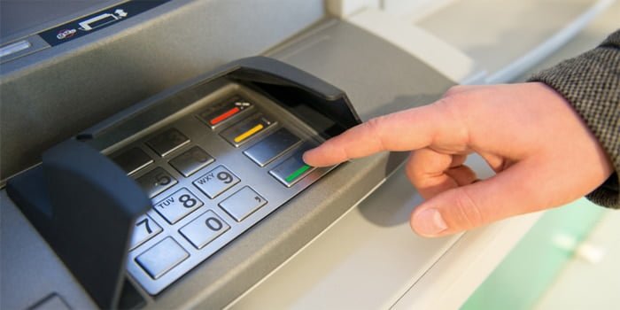 המשטרה מנסה לאתר רעולי פנים שגנבו כספומט בבאר שבע המשטרה מנסה לאתר רעולי פנים שגנבו כספומט בבאר שבע