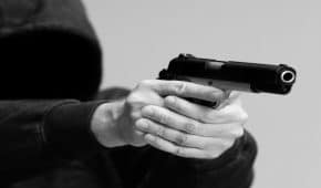 צעיר מראשל"צ נעצר כשניסה לשדוד בנק בחולון באיומי אקדח