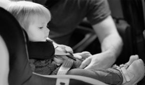 שכחת ילדים ברכב – האם מדובר בעבירה פלילית?