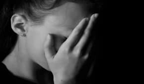 מטפלת מנפאל התעללה בילדה אוטיסטית שבה טיפלה