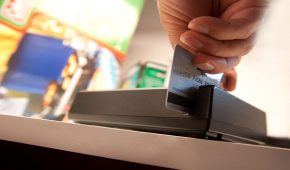 גניבה והונאה בכרטיס אשראי