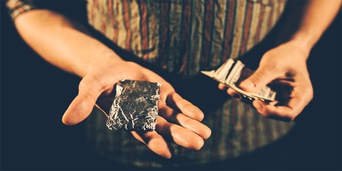 עצורים ותפיסת סמים מסוג קריסטל, קוק ו-MDMA הלילה במועדון בתל אביב עצורים ותפיסת סמים מסוג קריסטל, קוק ו-MDMA הלילה במועדון בתל אביב