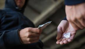 עבירת מכירת סמים לשוטרים סמויים – אופיה ומהותה