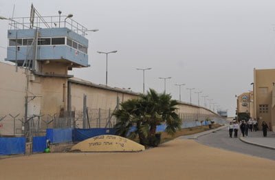 שמונה נאשמים בהברחת טלפונים לבתי הסוהר נפחא ואשל באמצעות רחפן שמונה נאשמים בהברחת טלפונים לבתי הסוהר נפחא ואשל באמצעות רחפן