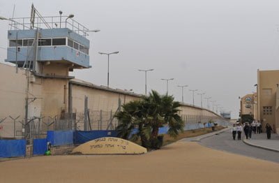 שמונה נאשמים בהברחת טלפונים לבתי הסוהר נפחא ואשל באמצעות רחפן