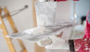 מה עונשו של אדם המעסיק עובד זר ללא חוזה עבודה?