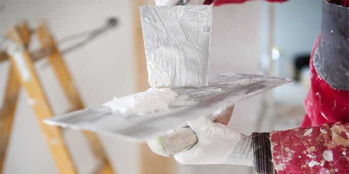 מה עונשו של אדם המעסיק עובד זר ללא חוזה עבודה?