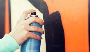 ריסוס גרפיטי – עבירה פלילית או אומנות מעוררת השראה