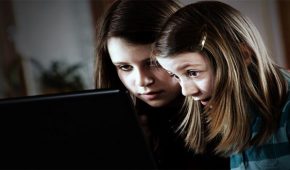 מעשים מגונים באינטרנט