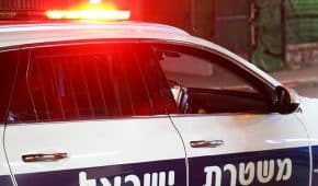 סגירת תיק פלילי ללקוח שנעצר ונחקר בחשד שתקף שוטרת סיור וקצין משטרה מתחנת אשדוד