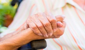 אלימות של מטפלים נגד קטינים וחסרי ישע