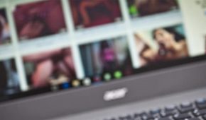 החזקת פורנוגרפיית קטינים דיגיטלית – האם אפשר וראוי להרשיע?