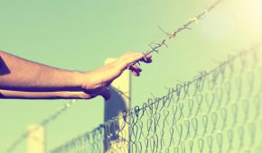 חופשות אסירים – באילו מקרים תתאפשר יציאת אסיר לחופשה מהכלא?