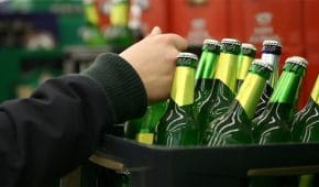 מכירת משקה משכר לקטין