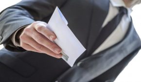 עבירת שימוש במידע פנים