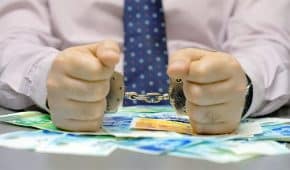 העלמת מס והשמטת הכנסות – סוגים ועונשים