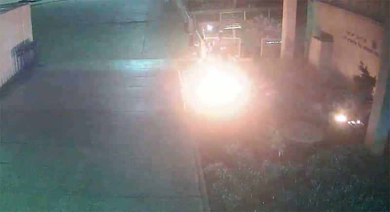 בתמונה: הצתת בית המשפט בתל אביב בתמונה: הצתת בית המשפט בתל אביב