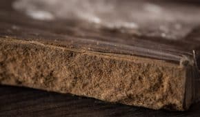 ביטול הרשעה לצעיר שהחזיק 92 גרם חשיש ומשקל אלקטרוני בביתו