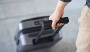 ביטול כתב אישום בעבירות סחר בסמים ללקוח שנמלט מהארץ בזמן ניהול המשפט