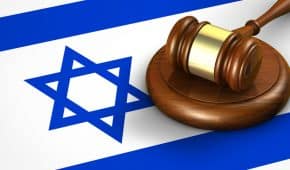 בית המשפט זיכה אדם שהואשם באיומים ותקיפה של עורך דין ומזכירתו