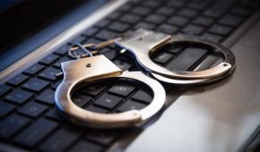 סגירת תיק פלילי ללקוח שהופלל על ידי אבי דוביצקי בעבירות פדופיליה באתר אטרף דייטינג