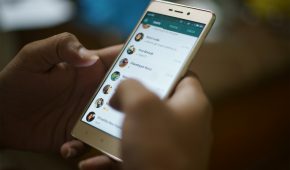 סטודנט באוניברסיטת אריאל נתפס מתכתב עם סטודנט אחר בזמן בחינה בוואטסאפ ולא הורחק מהלימודים