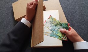 סטודנטית במכללת ספיר נתפסה עושה בחינה באמצעות אדם אחר ולא הורחקה מהלימודים