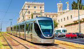 מאסר על תנאי בלבד לצעיר חרדי שהורשע במעשה מגונה בנוסעת ברכבת הקלה בירושלים