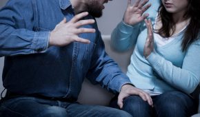 לקוח שהואשם שתקף ואיים על בת זוגו נוקה מאשמה