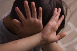 סגירת תיק פלילי להורים שהואשמו בתקיפה והתעללות בילדיהם
