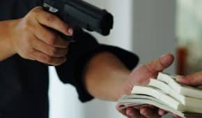 קטין שהודה ששדד בעלי עסק בצפון באיומי אקדח לא הורשע בדין