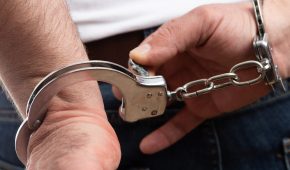 שחרור ממעצר וסגירת תיק ללקוח שהואשם שתקף את אשתו וגרם לה לחבלות בכל חלקי גופה