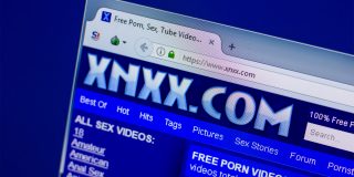 הסרת סרטוני סחיטה מינית שפורסמו נגד לקוח המשרד באתר xnxx.com