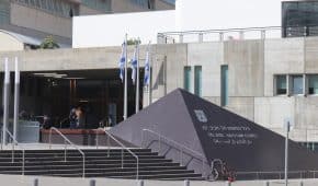 מאסר על תנאי בלבד ללקוחות שפצעו בני זוג במוט ברזל וגרמו להם לחתכים בפנים ובקרקפת