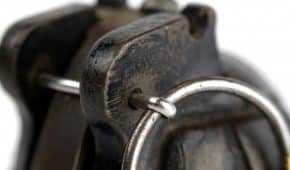 45 ימי עבודות שירות בלבד ללקוח שנתפס מחזיק בביתו רימונים וחומרי נפץ