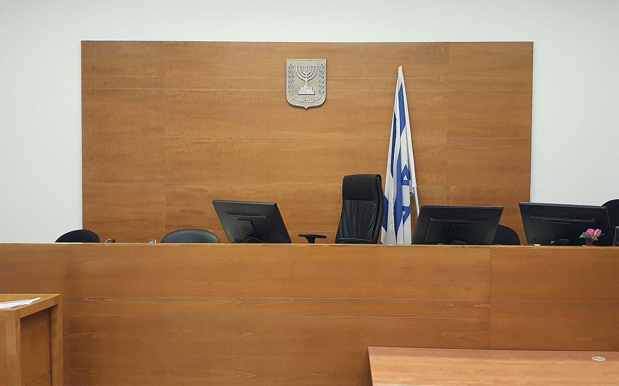 עיכוב הליכים פליליים נגד לקוח שתקף באלימות את אשתו עיכוב הליכים פליליים נגד לקוח שתקף באלימות את אשתו