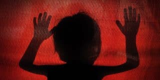 גננת שנעצרה והואשמה בתקיפה והתעללות בקטינים בגן בו עבדה נוקתה מאשמה