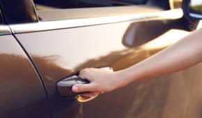 לקוחה שנחשדה בפריצה לרכב ופגיעה בפרטיות נוקתה מאשמה