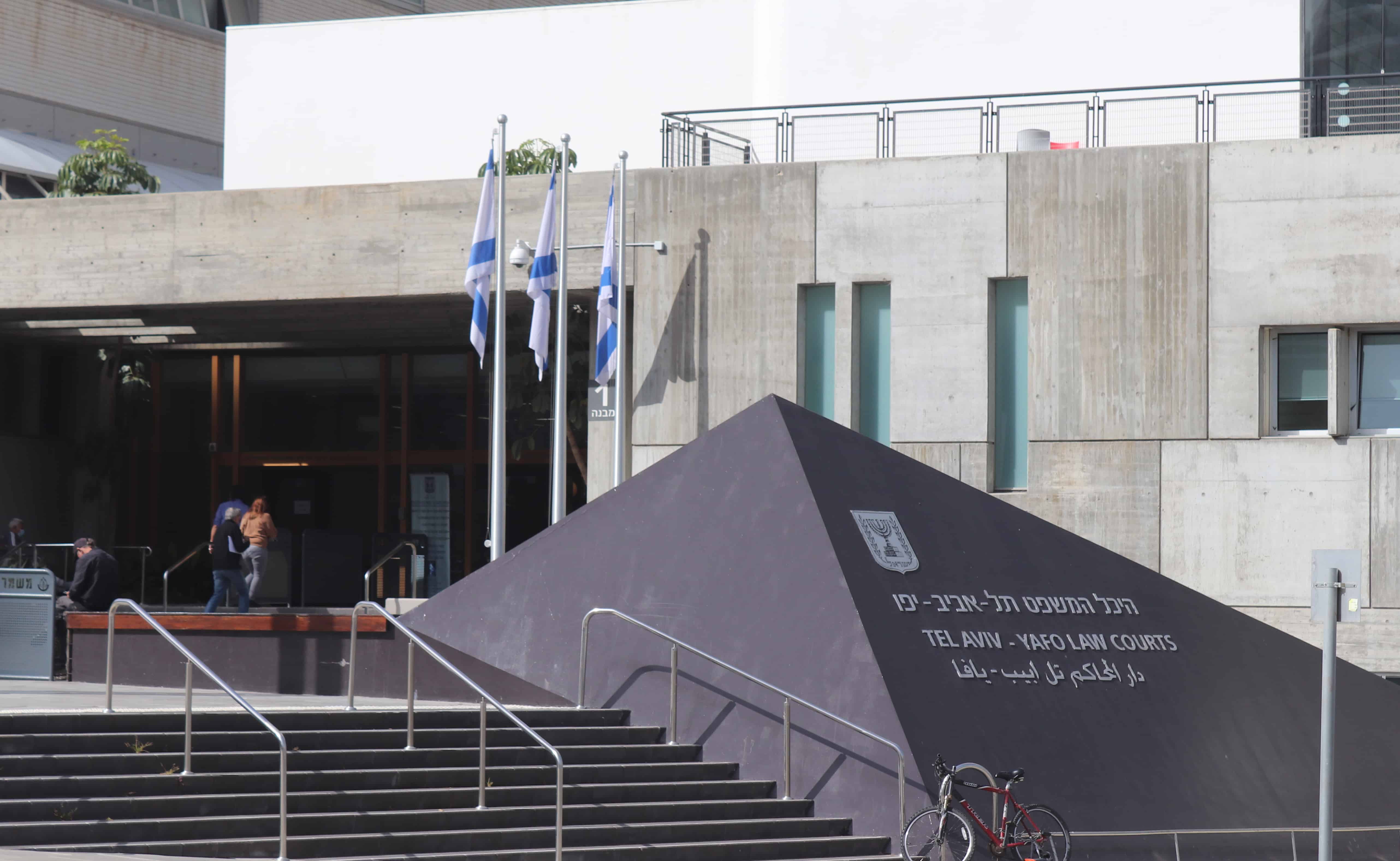 זיכוי נאשמת בתקיפת חברתה במהלך ויכוח על חוב ממשחק קלפים זיכוי נאשמת בתקיפת חברתה במהלך ויכוח על חוב ממשחק קלפים
