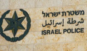 סגירת תיק מחוסר אשמה ללקוח שהואשם שתקף ואיים לרצוח את שכניו