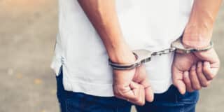 שחרור ממעצר לקוח שנחשד בעבירות אלימות נגד בתו וגרושתו תוך הפרת צו הגנה