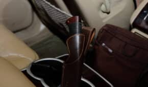 זיכוי נאשם מעבירת החזקת סכין ברכבו לאחר שהוכח שהחזיק בה למטרה כשרה