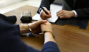 עורך דין עבירות סמים – סוגים ועונשים