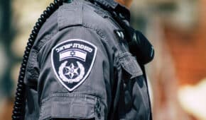 ביטול חופשה כפויה לשוטר שנחקר במח"ש בחשד שירה ופצע אדם אחר על רקע סכסוך אישי