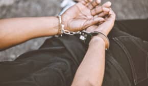 סגירת תיק פלילי ללקוח שנעצר בחשד לאונס ברוטאלי של אישה שהכיר באפליקציית היכרויות