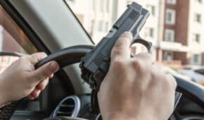 לקוח שנחשד שאיים בנשק על אדם אחר במסגרת סכסוך בכביש נוקה מאשמה