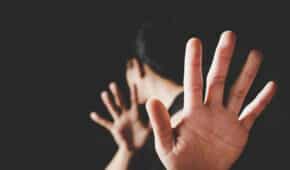 לקוח שהואשם שפרץ למכשיר הטלפון של בת זוגו לשעבר והטריד אותה נוקה מאשמה