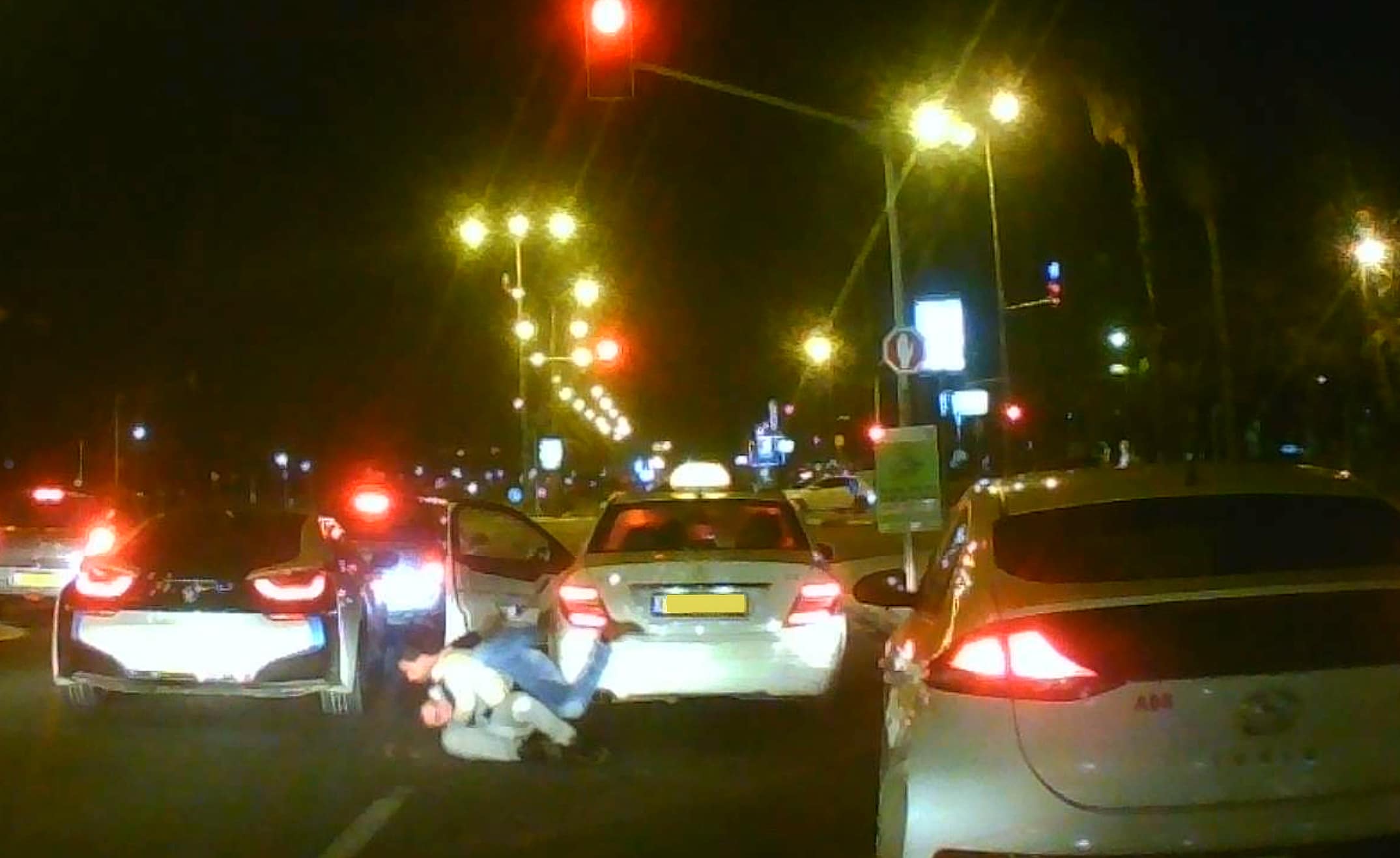 עבודות שירות בלבד לאדם שתקף באכזריות ופצע נהג קטוע יד בכביש