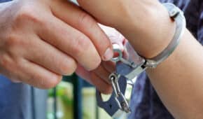 לקוח שהואשם באונס שתי קטינות בנות 10 במושב באזור השרון נוקה מאשמה