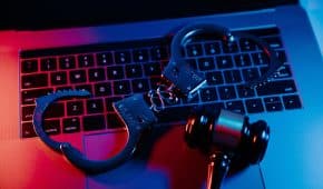 סגירת תיק פלילי ללקוח שנחשד בביצוע עבירות מין בקטינה בת 13 באפליקציית היכרויות